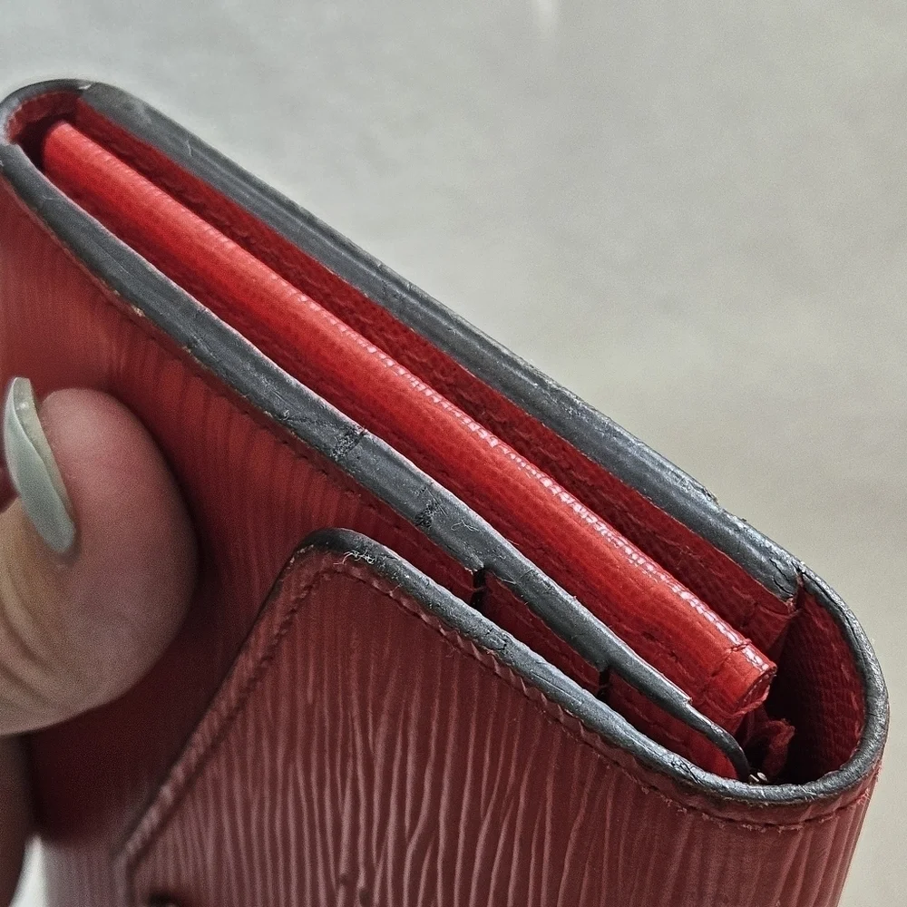 Authentic Louis Vuitton Red Sarah Epi Leather Women's Clutch